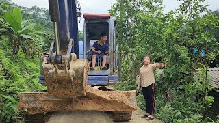 During heavy rain, a stranger asked a stranger to use an excavator to dig a large drainage ditch