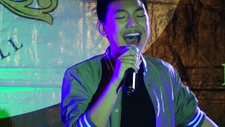 Vignette de la vidéo "DARREN ESPANTO - Flashlight (Live @ Venice Piazza!)"