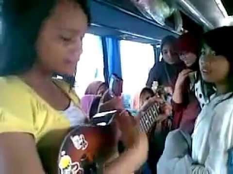 pengamen suara bagus (Barra Band-Hampir Putus Asa).FLV