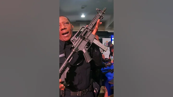 JCF Police Expo 2023 - Weapons Expert Showing Colt SMG #jcf #police #jamaica #submachinegun #gündem