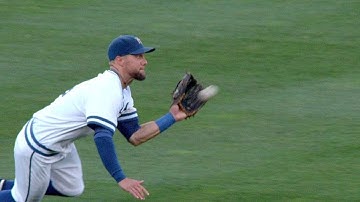 CLE@KC: Gordon lays out to make great catch in left