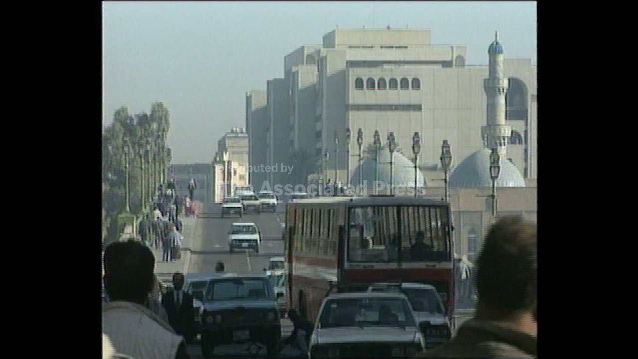 IRAQ: RUBBLE IS CLEARED AFTER BOMBINGS