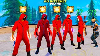 Squid Game in Free Fire 🔥 No Internet Prank with Squid Game Dress