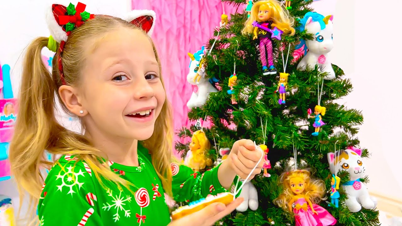 Nastya schmückt den Weihnachtsbaum mit Spielzeug und Süßigkeiten – Videoserie für Kinder