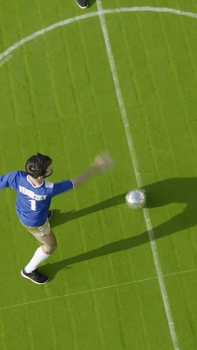 The only way to play is to dance!🪩 Discofoot by the Ballet de Lorraine ⚽