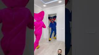 Kissy Missy Crashed At The Door