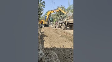 Jcb 3dx loading mud in Sonalika Tractor 45 di #tractor #sonalika #shorts