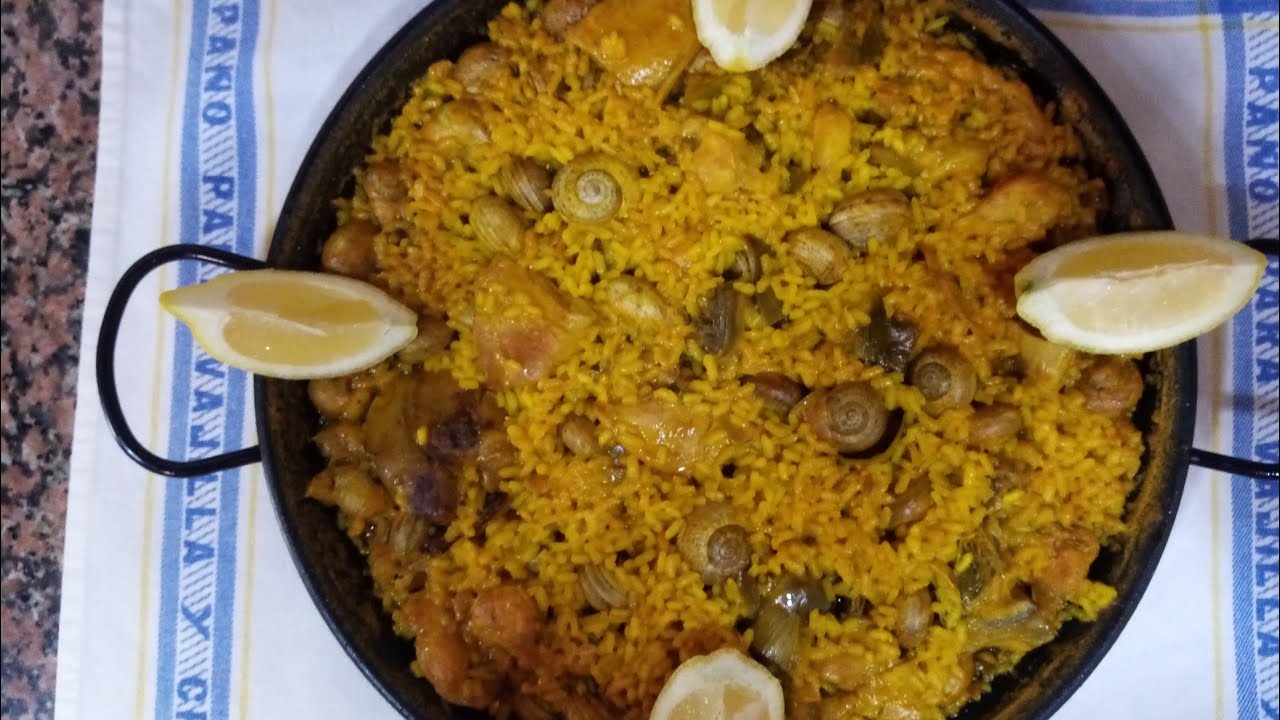PAELLA DE CONEJO CON CARACOLES....