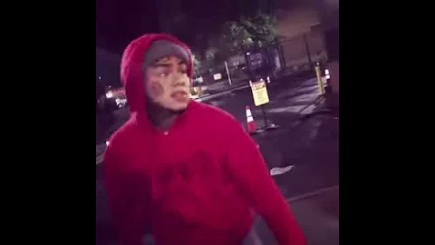 Tekashi 69 pulls up on Oblock In Chicago