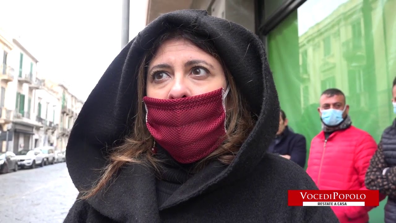 Tre volontari entrano al pensionato di Messina