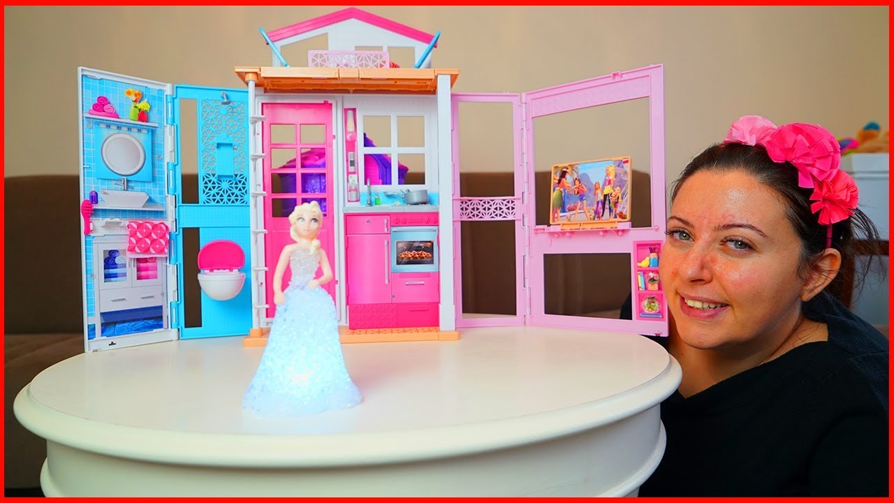 elsa barbie nin evini geziyor l elsa is traveling barbie s house youtube