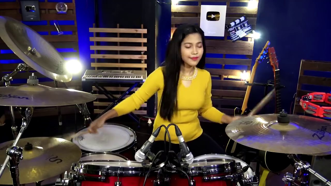 девушка барабанщик. юлиана нестерова барабанщица. девушка за барабанами. Yeon lee барабанщица. девушка играет на барабанах видео.