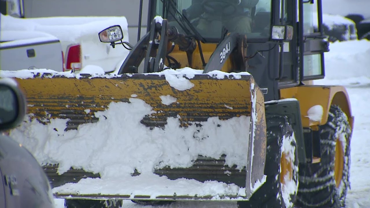 Snoqualmie Pass gets more than a foot of snow | FOX 13 Seattle - YouTube