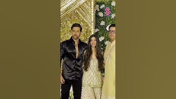 Hrithik Roshan en Saba Azad maken een verbluffende hand-in-hand entree op Ramesh Taurani