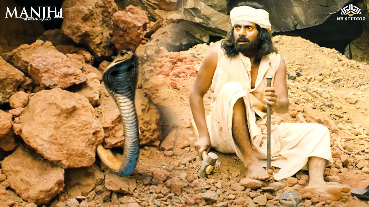 Manjhi-The Mountain Man | सांप के जहर से बचने के लिए, दशरथ को काटना पड़ा अपना अगूंठ | Nawazuddin