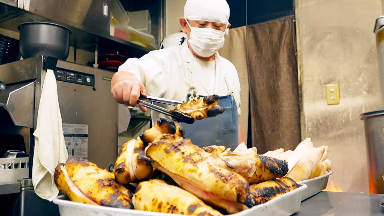 隠れ家極上ラーメン！10キロ超えの豚足で作る豚白湯【友池】
