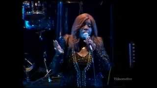 First be a Woman Gloria Gaynor Resimi