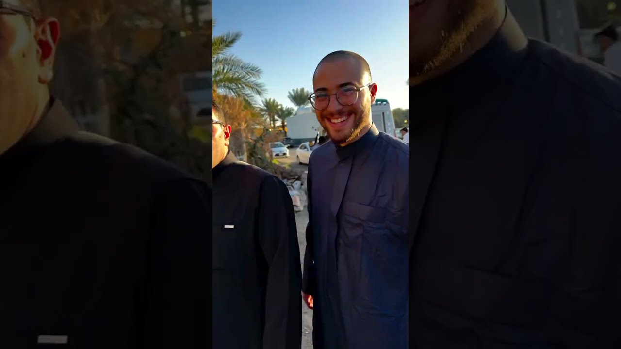 علي دعا مع ولادوا وبناتو مريم ومروى مكة المكرمة 🤲🥰