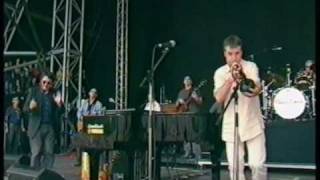 Jools Holland - Tuxedo Junction Glastonbury 2002 chords