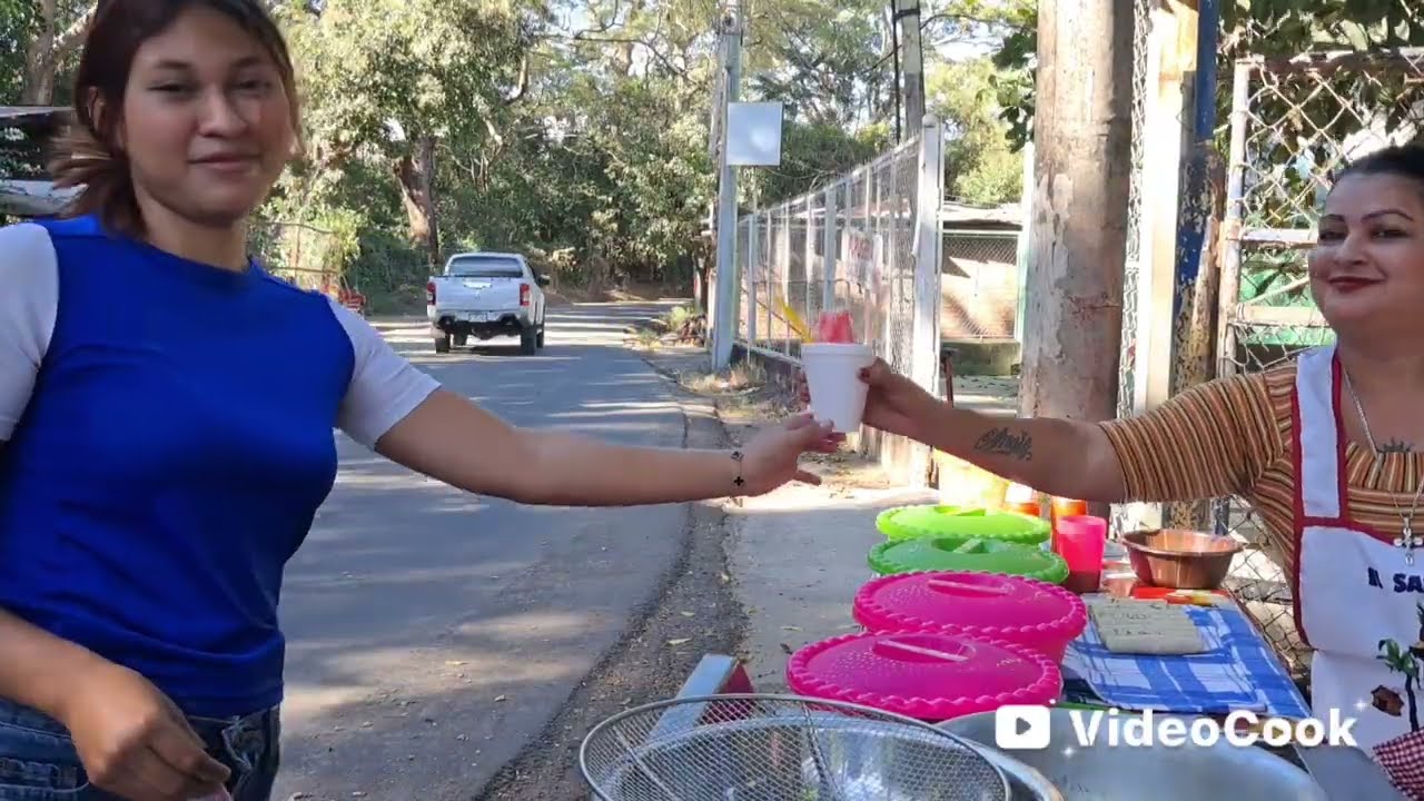 Acompáñenme un rato a vender pastelitos y tacos