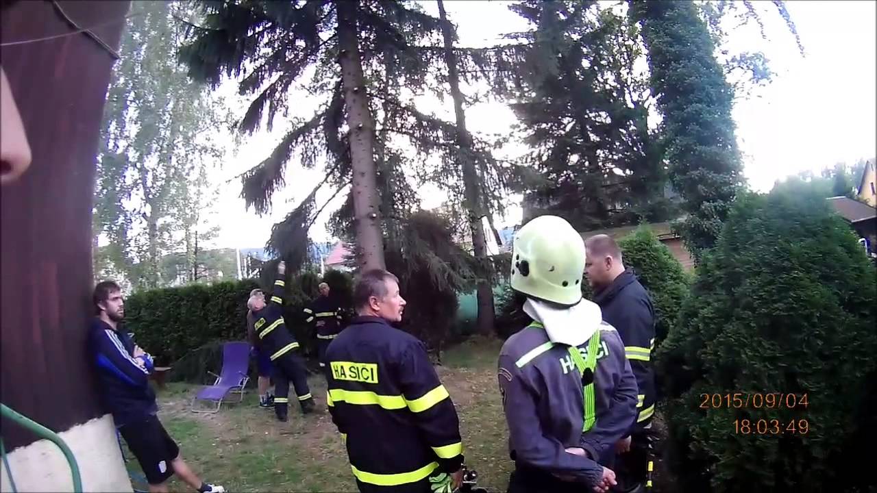 Výjezd K technické pomoci – ohrožující stav  prasklý strom