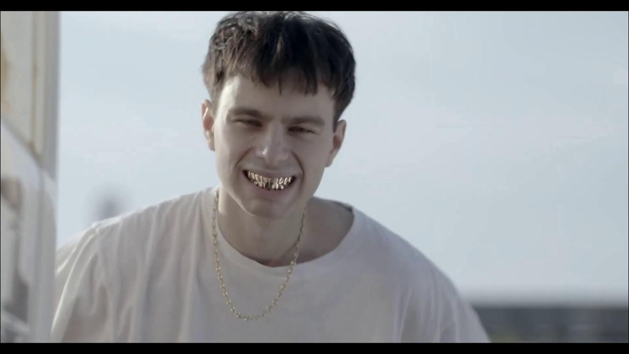 Рокет рэпер прическа. Рокет артист. Рокет трэп дэй. Trap day. Рокет рэпер золотые зубы.