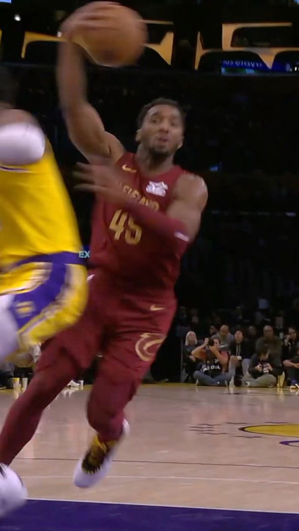 Mitchell with the nice move on the way to the rim’
