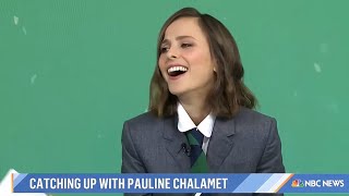 Entrevista: Pauline Chalamet fala sobre 'The Sex Lives of College Girls' (LEGENDAS PT)