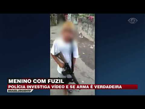 RJ: Vídeo mostra menino com fuzil no meio da rua