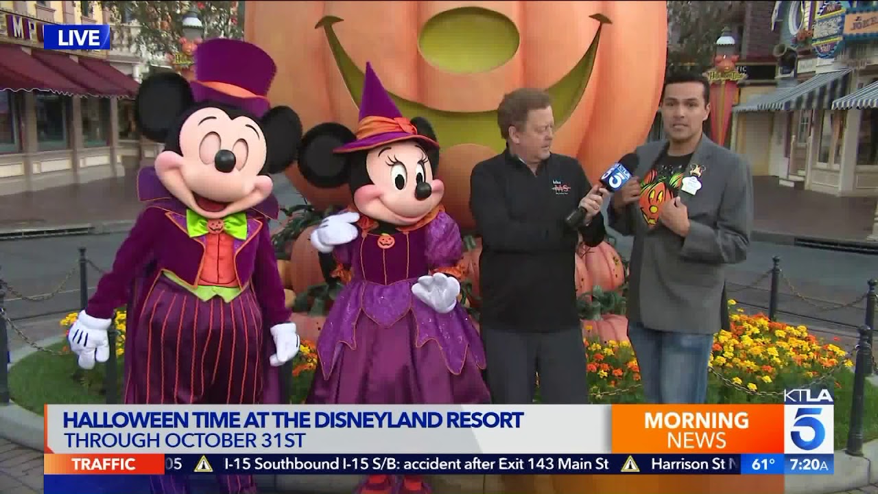 The Disney Ambassador Mickey Minnie Mouse Chat About Halloween Time At The Disneyland Resort Youtube