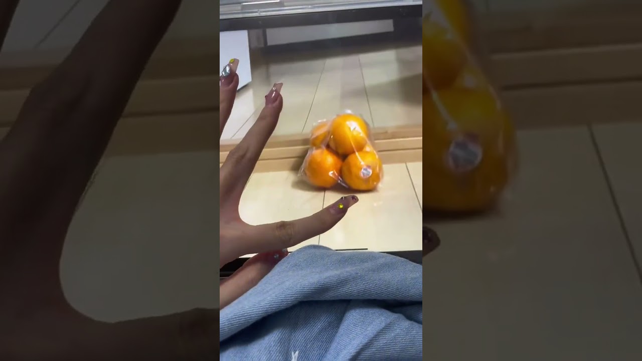 记录真实生活 我姑娘为了自己能吃到🍊真是尽心尽力,绞尽脑汁啊哈哈哈哈哈哈 #记录真实生活