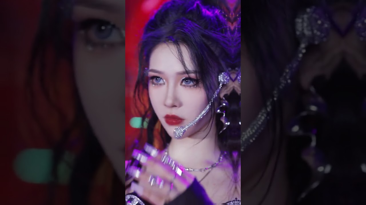 新的一年，要更努力的发光呀#摇滚变装 #是初九啊 #shorts