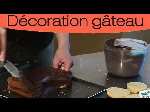 Vidéo: Comment Faire Un Gâteau En Forme De Poitrine