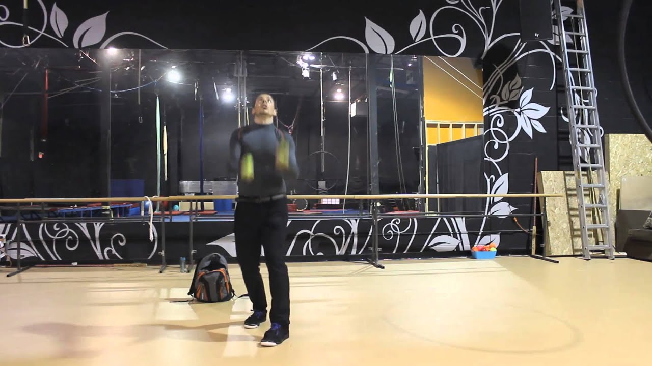 Fantasy Circus entertainment - the Juggler