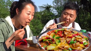 老弟做“干鍋牛肉”,邀請表姐一起吃,麻辣鮮香,兩人喝點啤酒,真得勁! 【鐵鍋視頻】 老弟做“干鍋牛肉”,邀請表姐一起吃,麻辣鮮香,兩人喝點啤酒,真得勁! 【鐵鍋視頻】