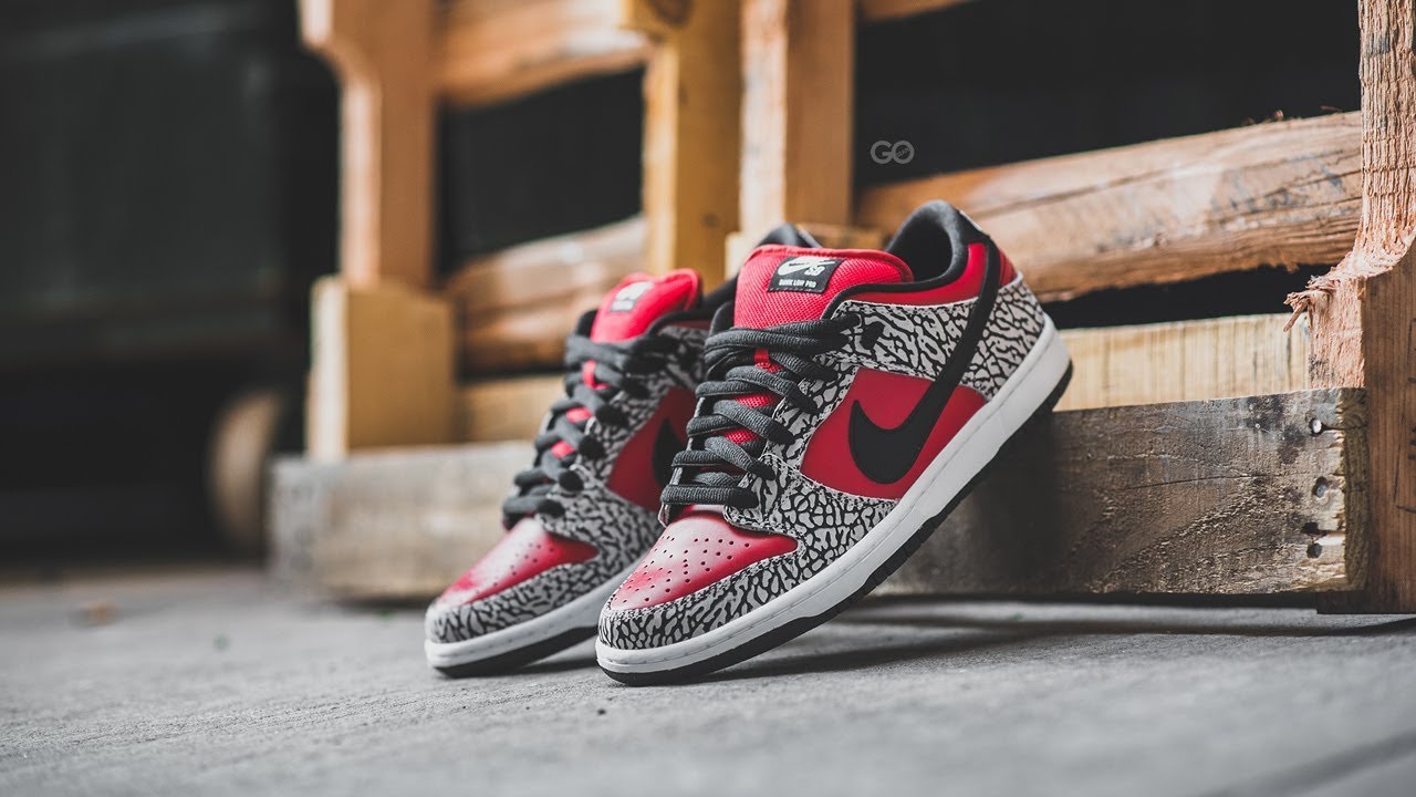 supreme dunk low red