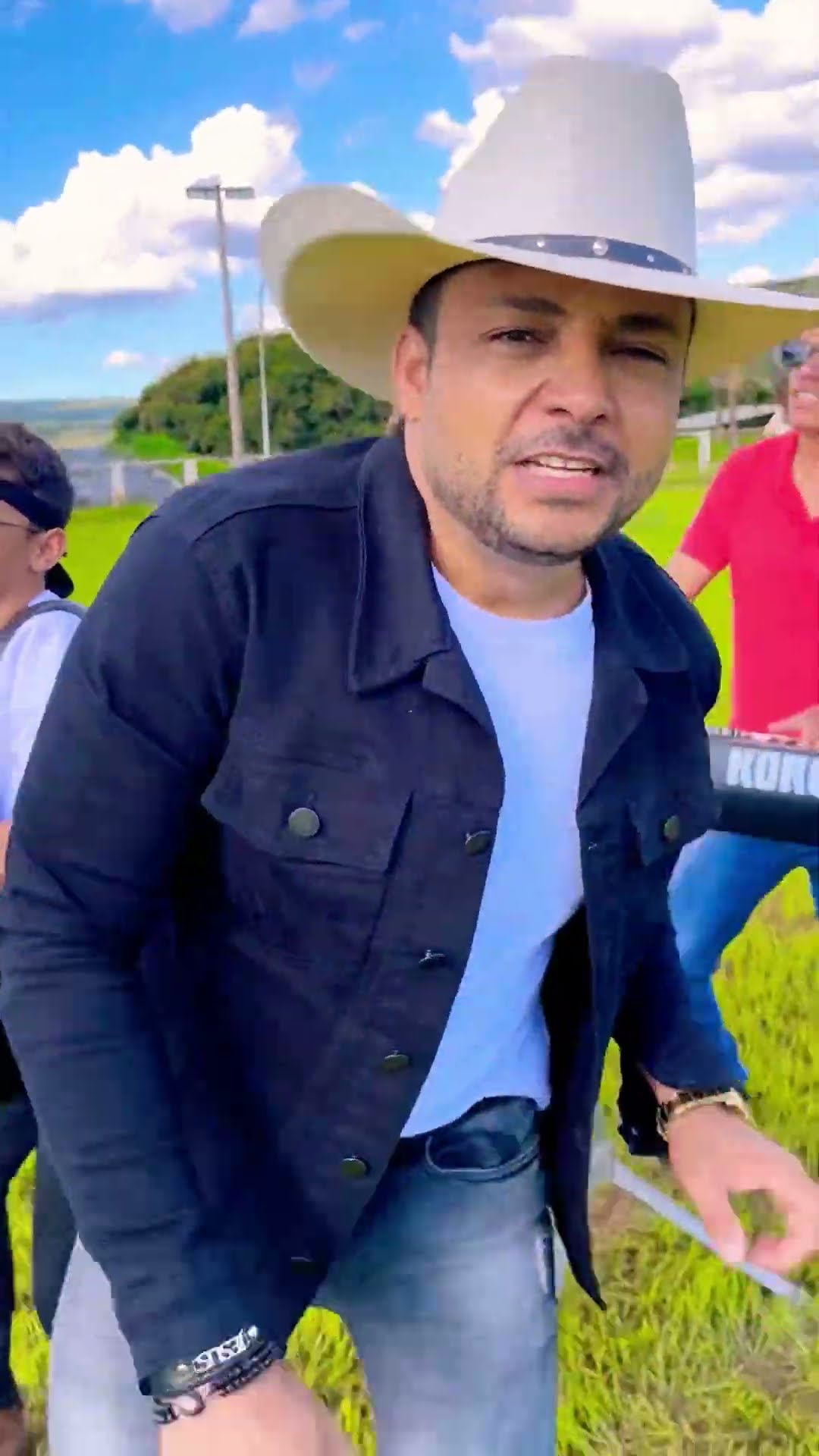 O cantor das comitiva To daquele naipe #boanoiteee  #estourado #pipocou #sertanejo