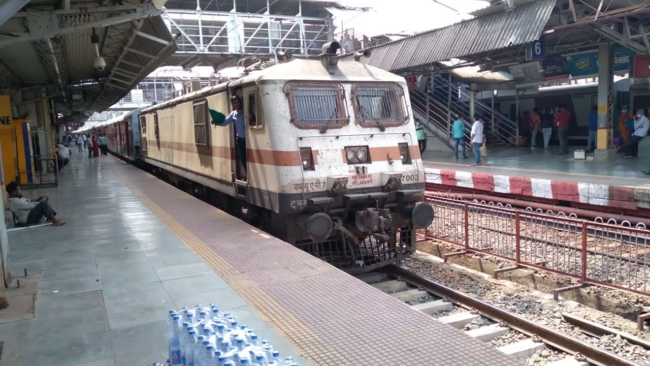 11071/Kamayani Express Departing Thane Station with Santragachi [SRC] with WAP-7