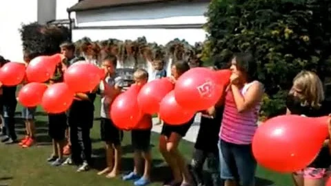 Bursting BALLOONS ! How to Ideas for Birthday Party Games!