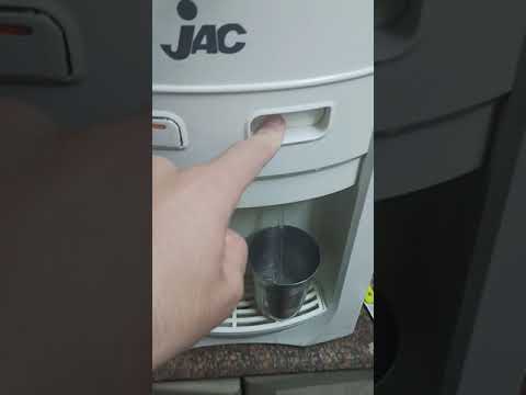 كيفية ملئ كوب مياه من الكولدير