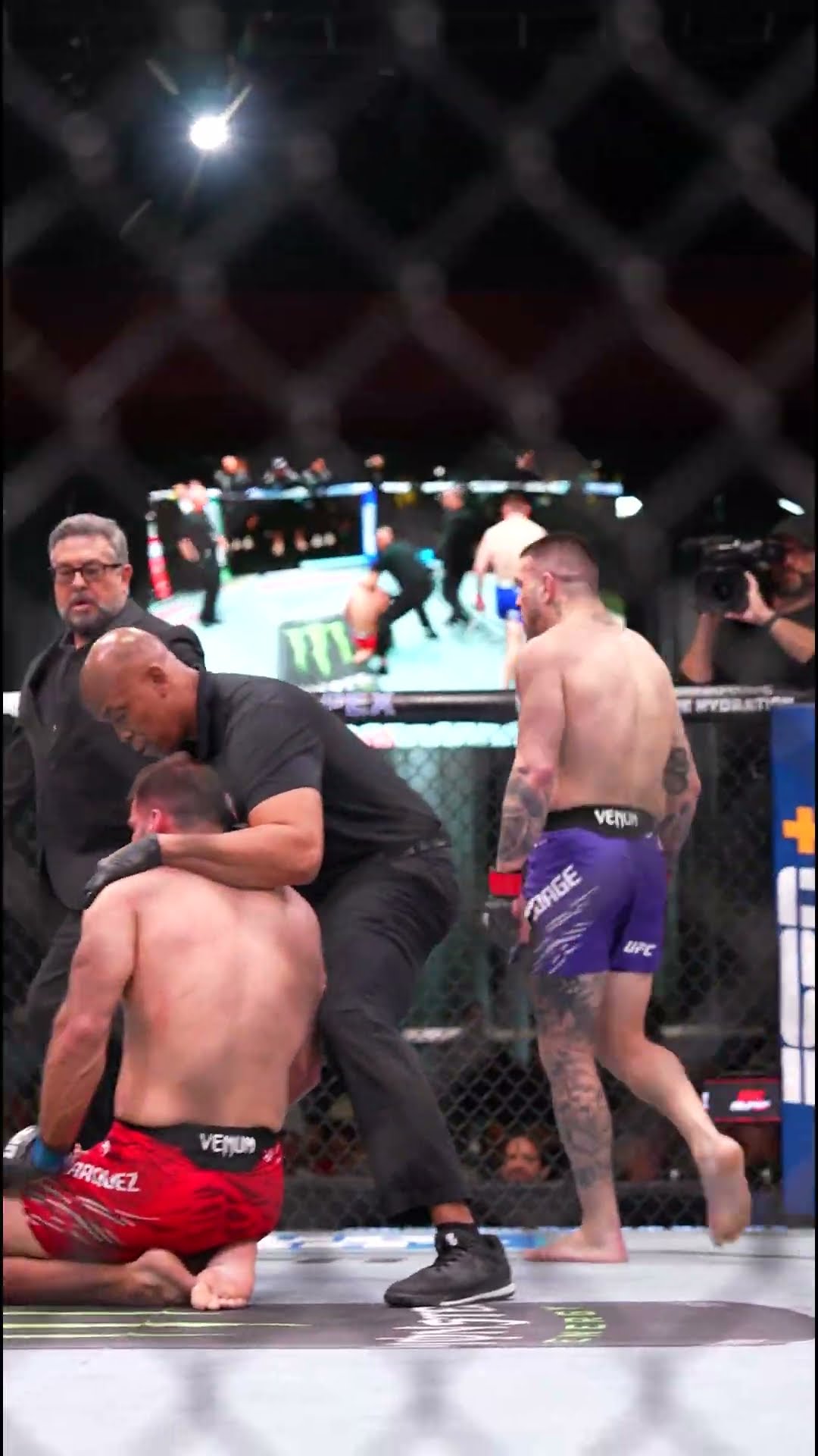 this fight did NOT disappoint!!! ? #UFCVegas103
