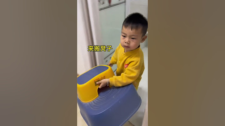 The oil pan caught fire, and the baby used the knowledge his father taught him to put out the fire！