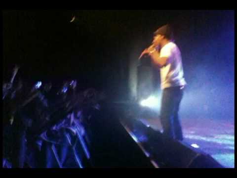 Kid Cudi punches fan in Vancouver EXTENDED with AUDIO