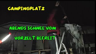 Campingplatz/ Der erste Schnee / Abends Vorzelt vom Schnee befreien 
