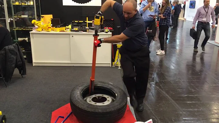 ESCO Universal Impact Driven Demounter @ REIFEN 2016, Germany