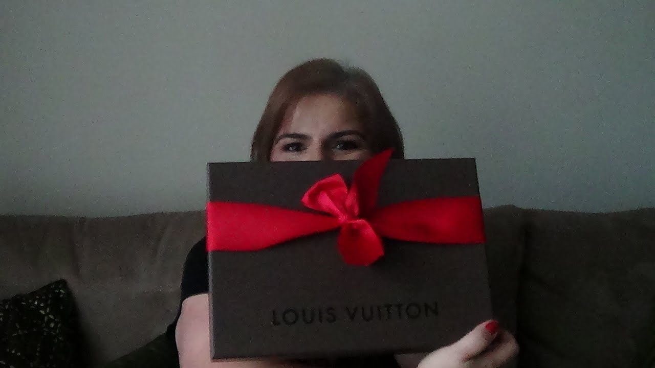 Louis Vuitton Toiletry Pouch 19 Unboxing and Crappy Vlogging :) - YouTube
