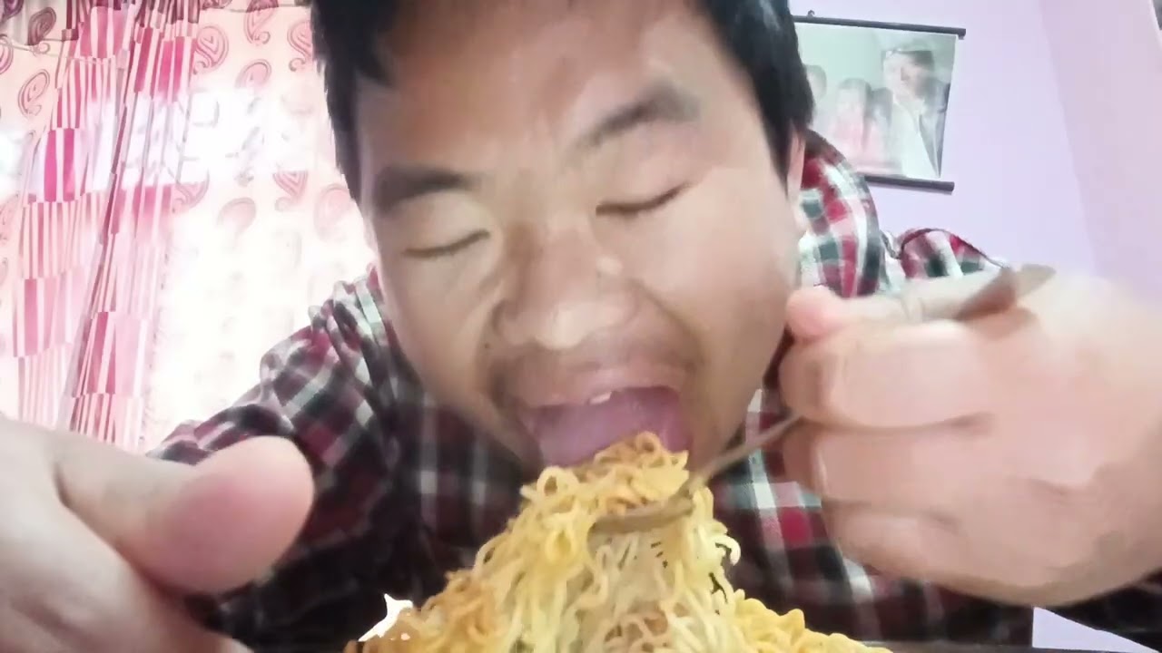 Ramen mukbang#mukbang #mukbangers #explorepage 