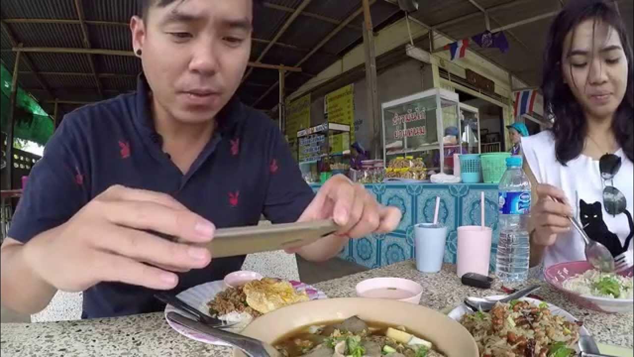 Pork Basil Chum Puang Thailand กะเพราหมูหน้าบูดชุมพวง - Youtube