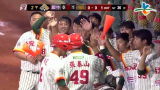 20131027 CPBL 犀牛vs獅 2下 鄧志偉又建功 安打送張泰山回本壘得分 楊教練也直誇小鄧鄧是有智慧的攻擊