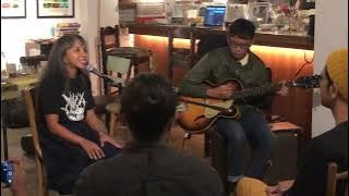 Download lagu Mocca - Dream (Acoustic Live at Subo Listening Bar, Jakarta 29/3/2023)